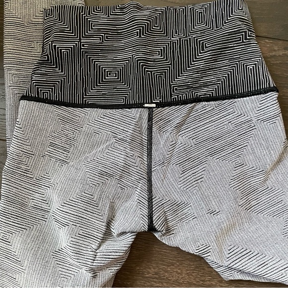 Lululemon High Rise Wunder Under in Maze Jacquard White Black (6) - Picture 3 of 12